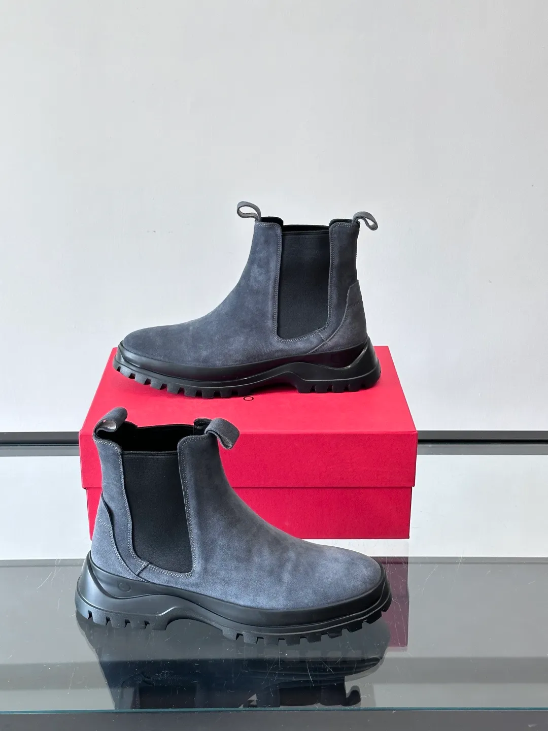 Men's men's shoes 💰960 FERRAGAMO Chelsea boots, super A Chelsea shoes equipped with thick outsole, minimalist design exudes modern charm. Imported leather surface, good texture, leather lining, easy to wear!  size: 39-44 (38.45.46 customized)
